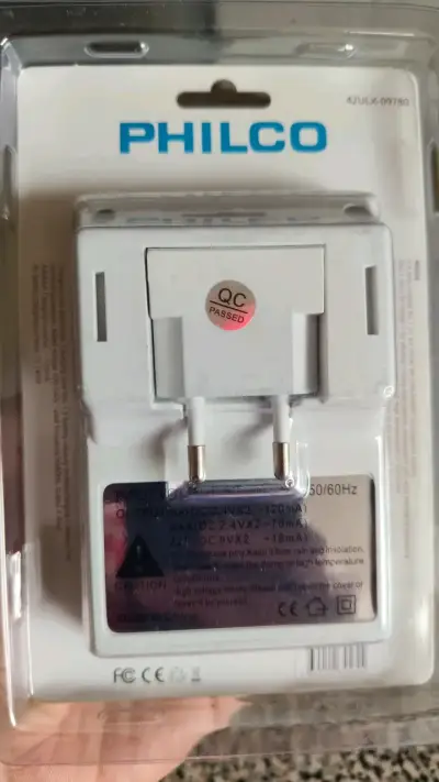 Cargador de Pilas Philco AA/AAA y 9V - miniatura 2
