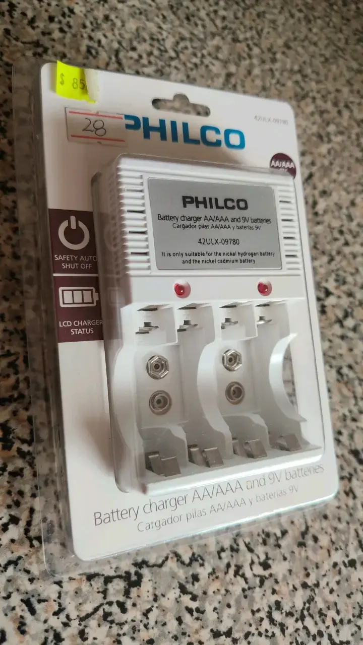 Cargador de Pilas Philco AA/AAA y 9V - 3