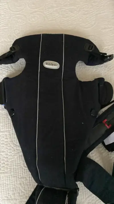 Mochila Porta Bebé BabyBjörn Negra - miniatura 1