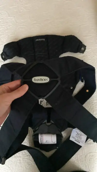 Mochila Porta Bebé BabyBjörn Negra - miniatura 2