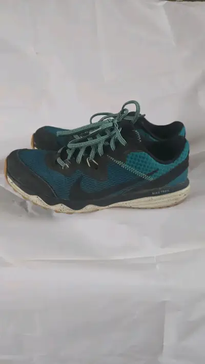 Zapatillas de Trail Running Nike Verde y Negro - miniatura 2
