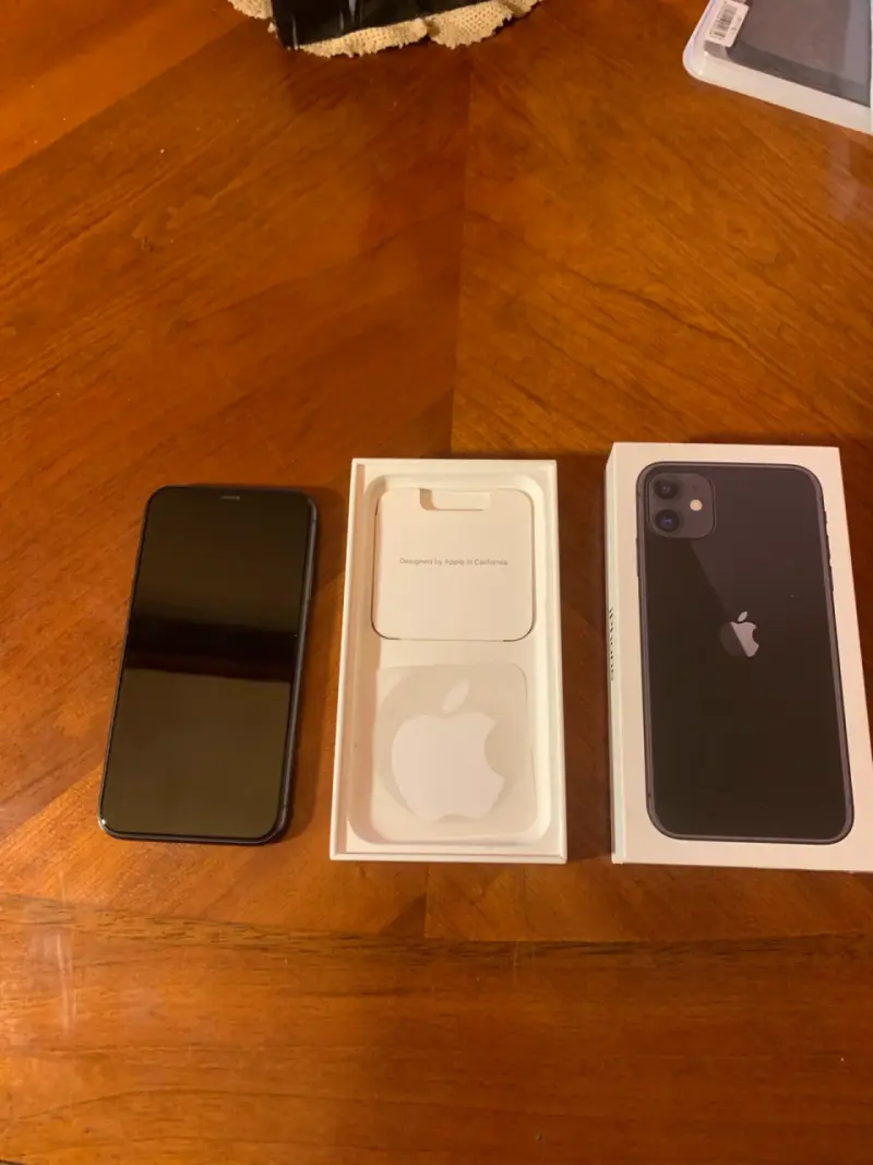 iPhone 11 black 64gb - 4