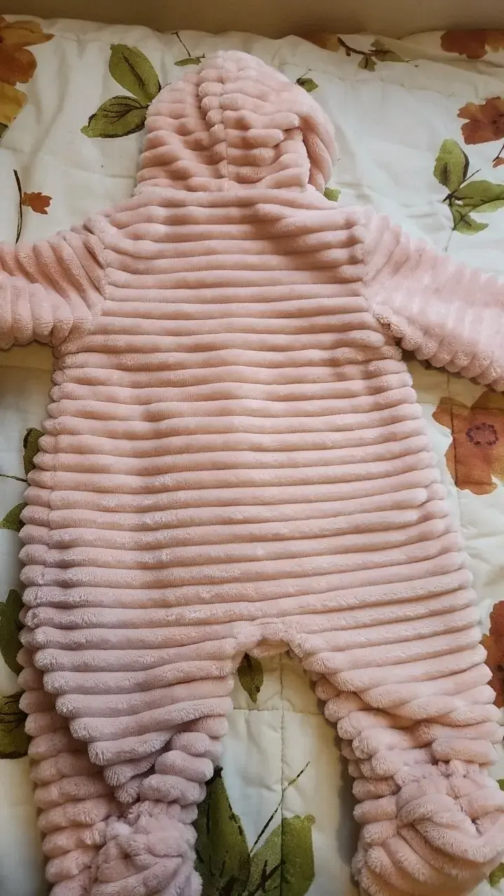 Cubre ropa de bebé rosado con capucha - 4