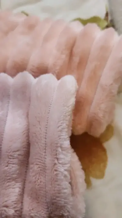 Cubre ropa de bebé rosado con capucha - miniatura 5