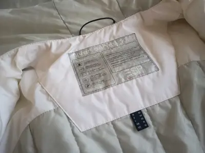 Chaqueta de invierno blanca Esprit con capucha - miniatura 4
