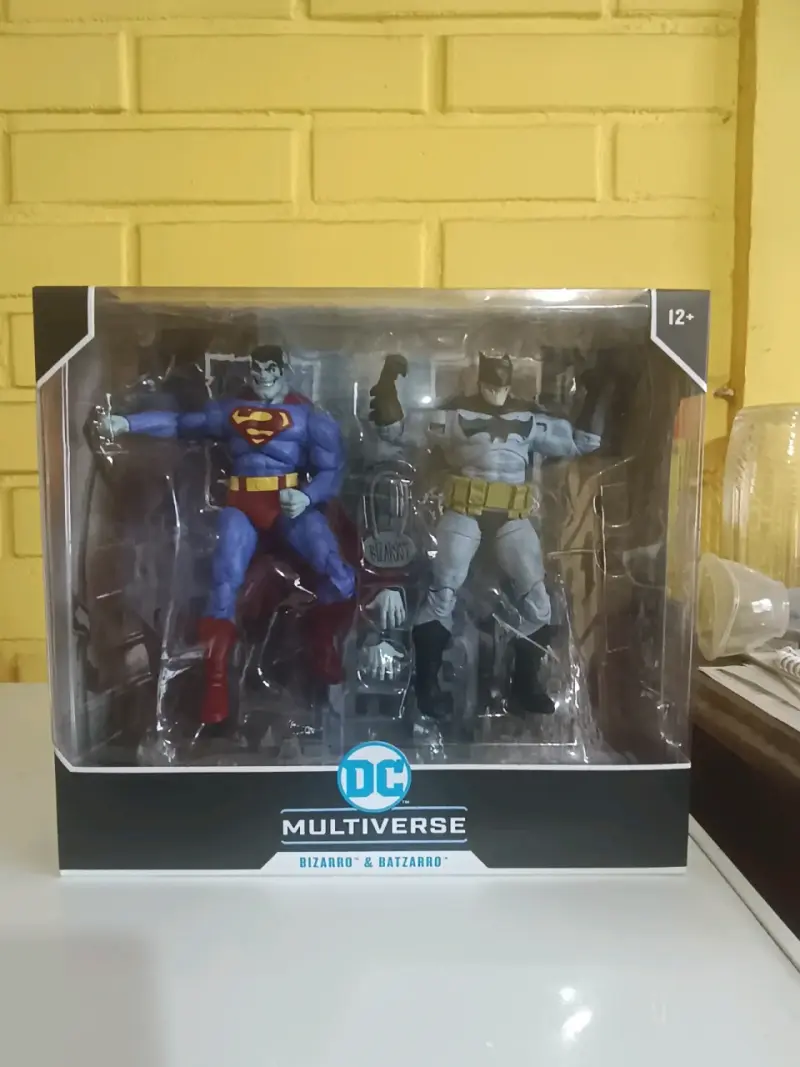 Figuras de acción DC Multiverse Bizarro y Batzarro - 1
