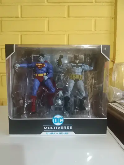 Figuras de acción DC Multiverse Bizarro y Batzarro - miniatura 1