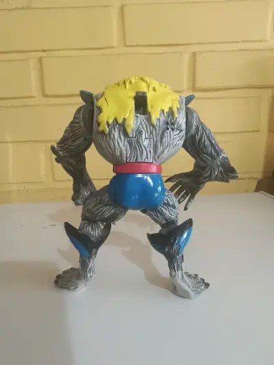 Figura de acción de personaje lobo con garras - miniatura 4