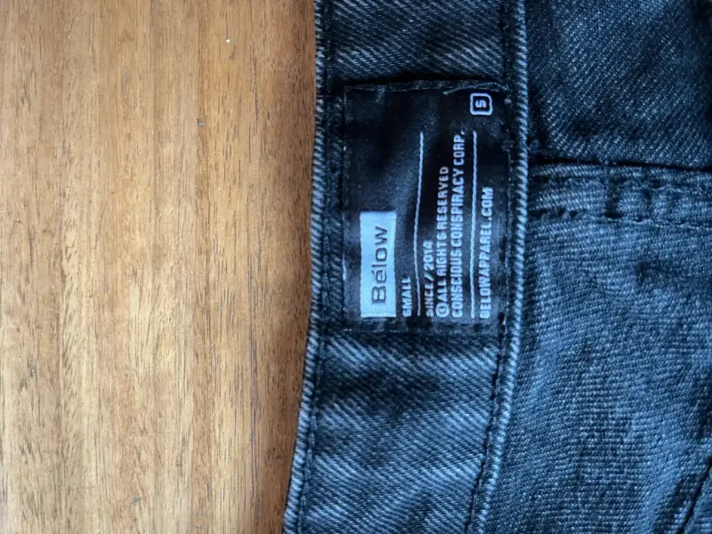 Shorts de mezclilla Below para hombre - 2