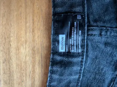 Shorts de mezclilla Below para hombre - miniatura 2