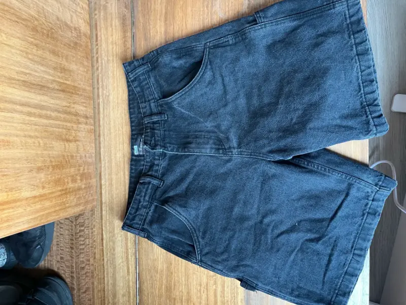 Shorts de mezclilla Below para hombre - 3