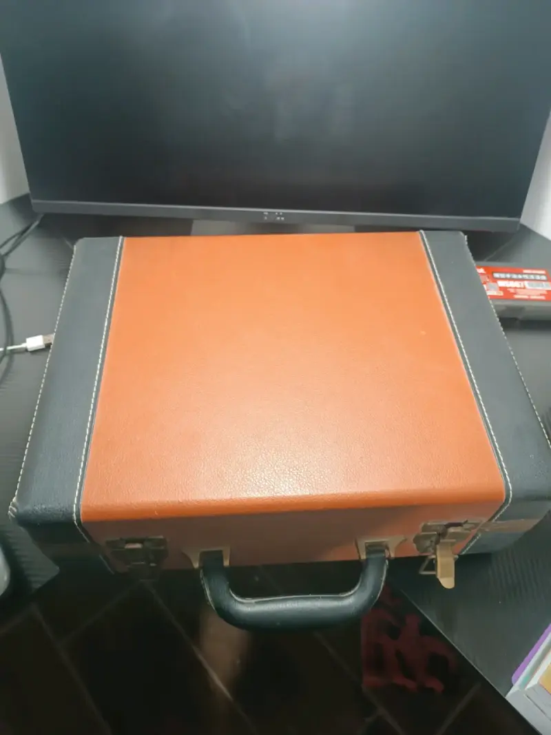 Tocadiscos portátil Triumph con USB y salida RCA - 2