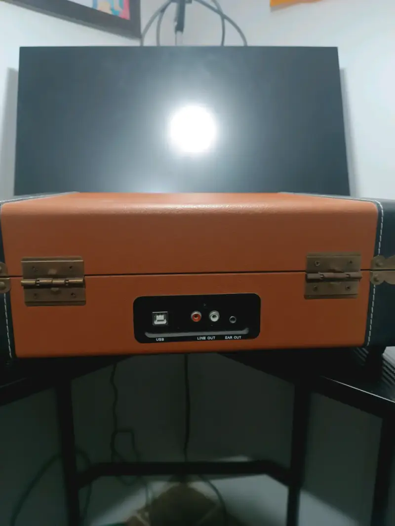 Tocadiscos portátil Triumph con USB y salida RCA - 4