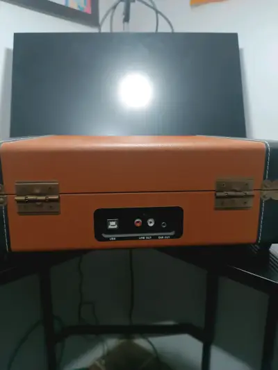 Tocadiscos portátil Triumph con USB y salida RCA - miniatura 4