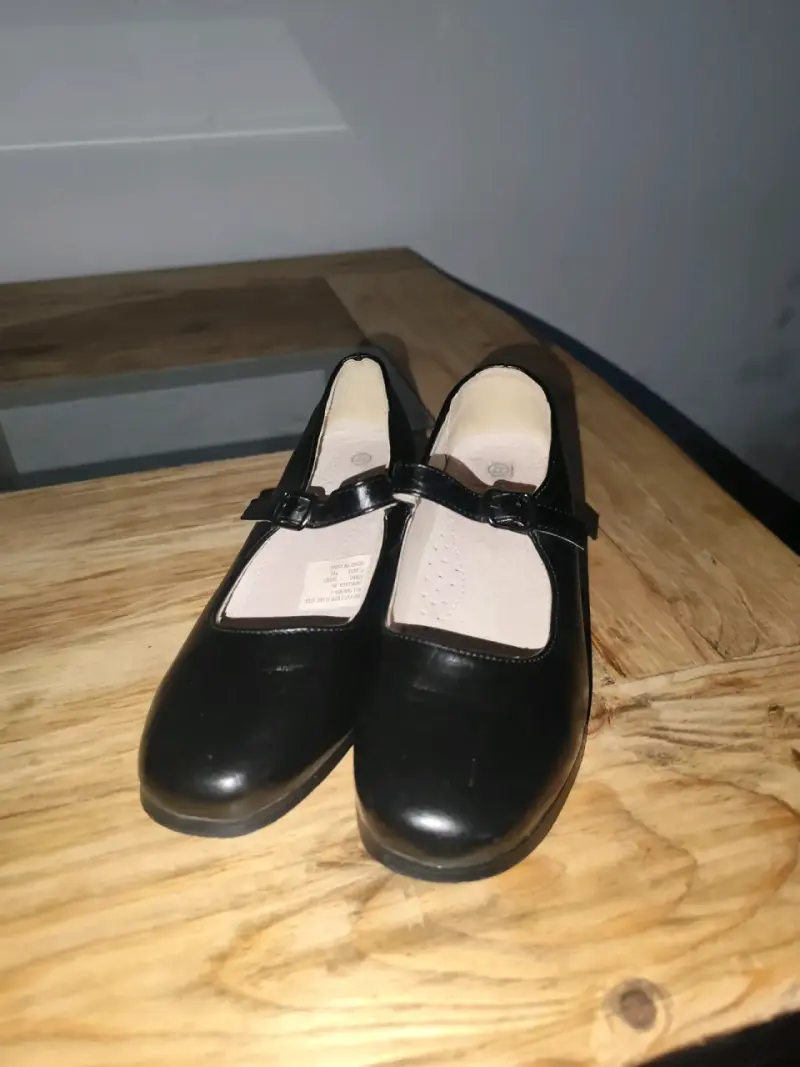 Zapatos escolares negros para niña con hebilla - 1