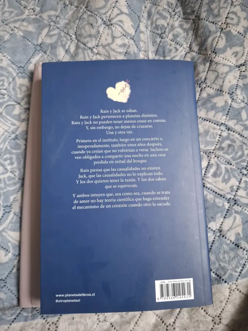 Libro 'El color de las cosas invisibles' de Andrea Longarela - 2