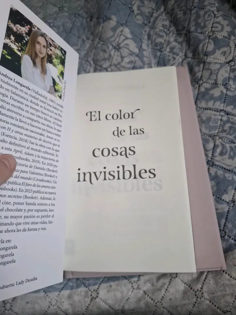 Libro 'El color de las cosas invisibles' de Andrea Longarela - 3