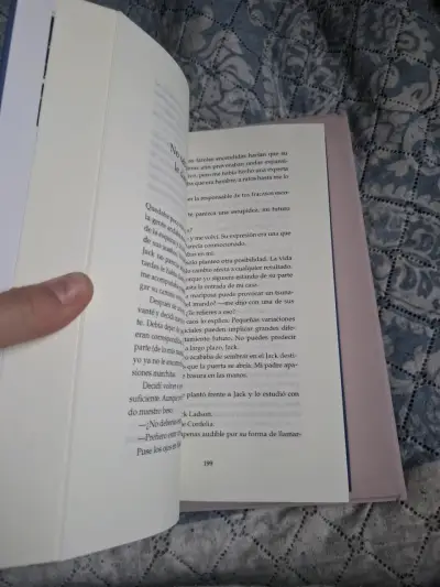 Libro 'El color de las cosas invisibles' de Andrea Longarela - miniatura 4