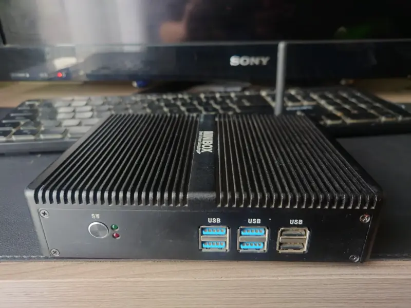 Mini PC Minibox Corporate Pro 3 con Intel Core i3 - 1