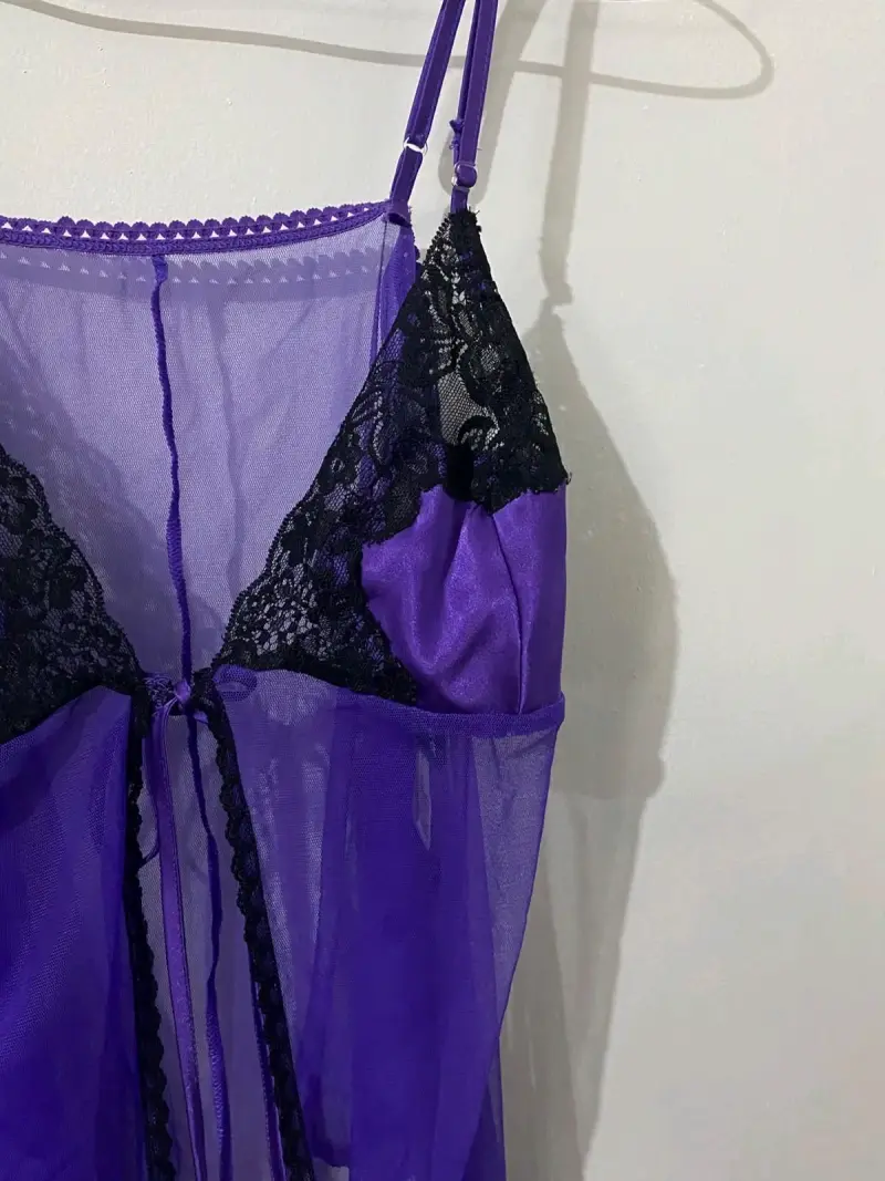 Babydoll morado con encaje negro Frederick's of Hollywood - 3