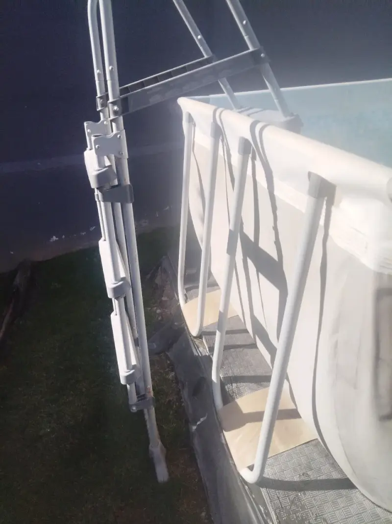 Piscina estructural rectangular con escalera - 4
