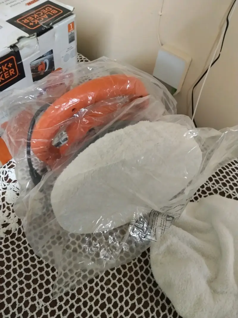 Pulidora Black+Decker naranja con accesorios - 1