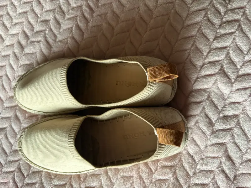Zapatillas casuales beige de tela - 2