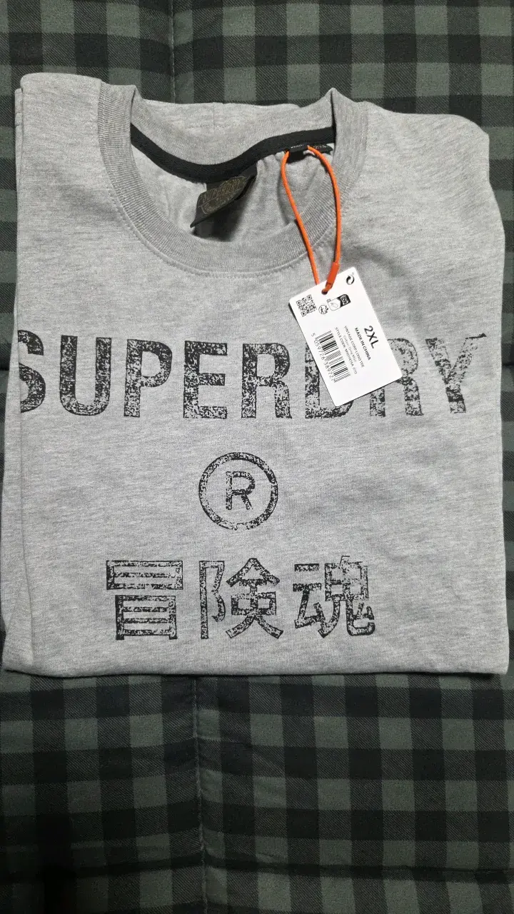 Polera gris Superdry talla 2XL (tipo L)