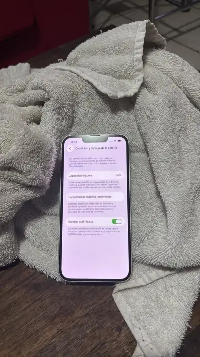 iPhone blanco en buen estado con pantalla táctil - miniatura 4