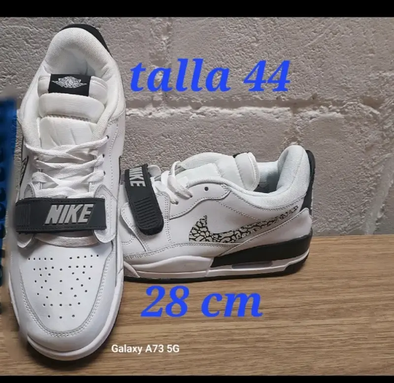 Zapatillas deportivas Nike blancas talla 44