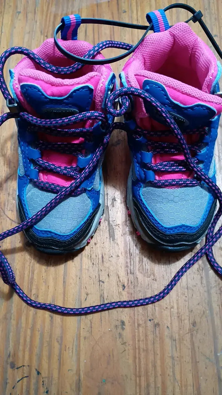 Zapatillas deportivas infantiles azul y rosado
