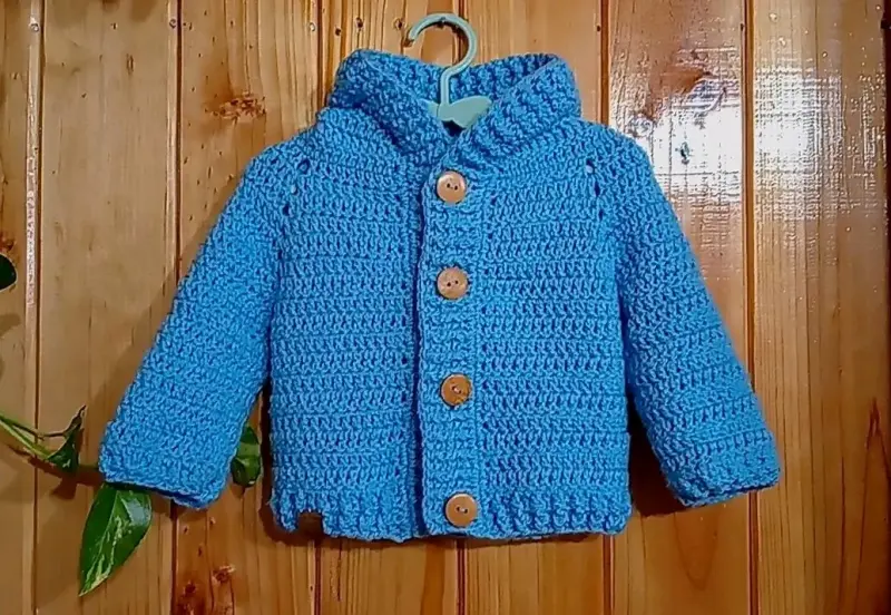 Chaleco tejido a crochet azul para bebé