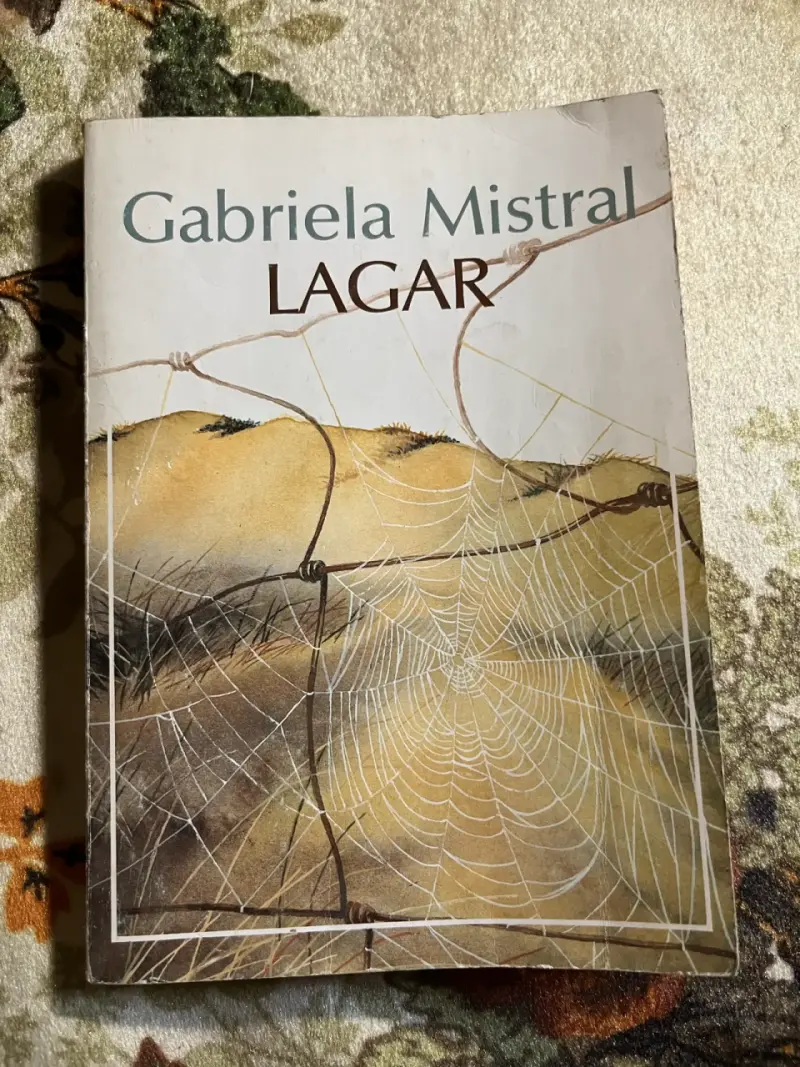 Libro 'Lagar' de Gabriela Mistral - 1