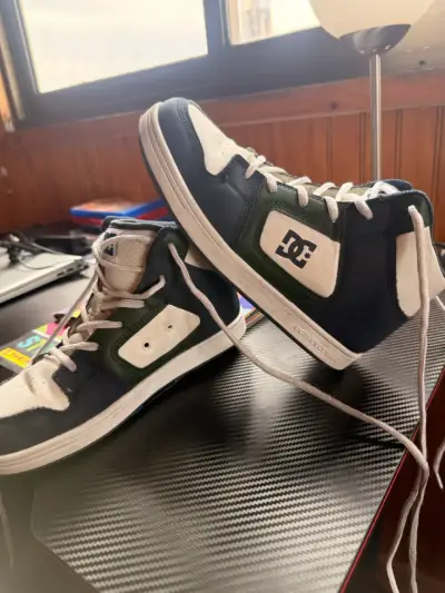 Zapatillas deportivas DC Shoes altas en azul y blanco - miniatura 1