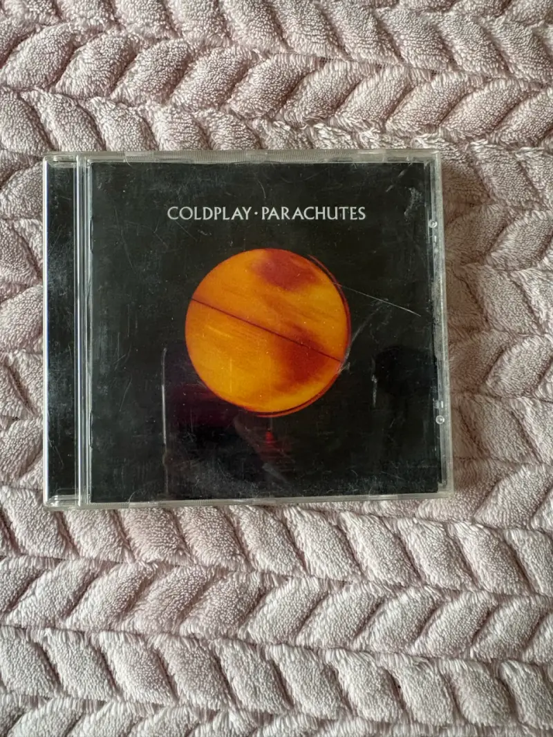 CD Coldplay Parachutes en buen estado - 1