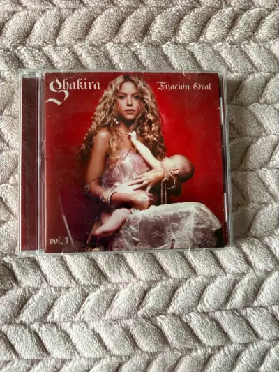 CD Shakira Fijación Oral Vol. 1 en buen estado - miniatura 1