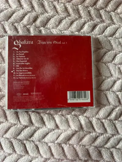 CD Shakira Fijación Oral Vol. 1 en buen estado - miniatura 2