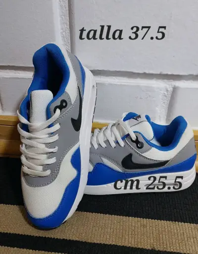 Zapatillas deportivas Nike varias tallas - miniatura 1