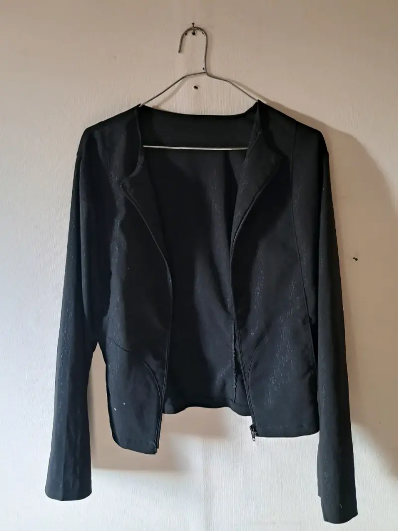 Chaqueta negra elegante para mujer - 1