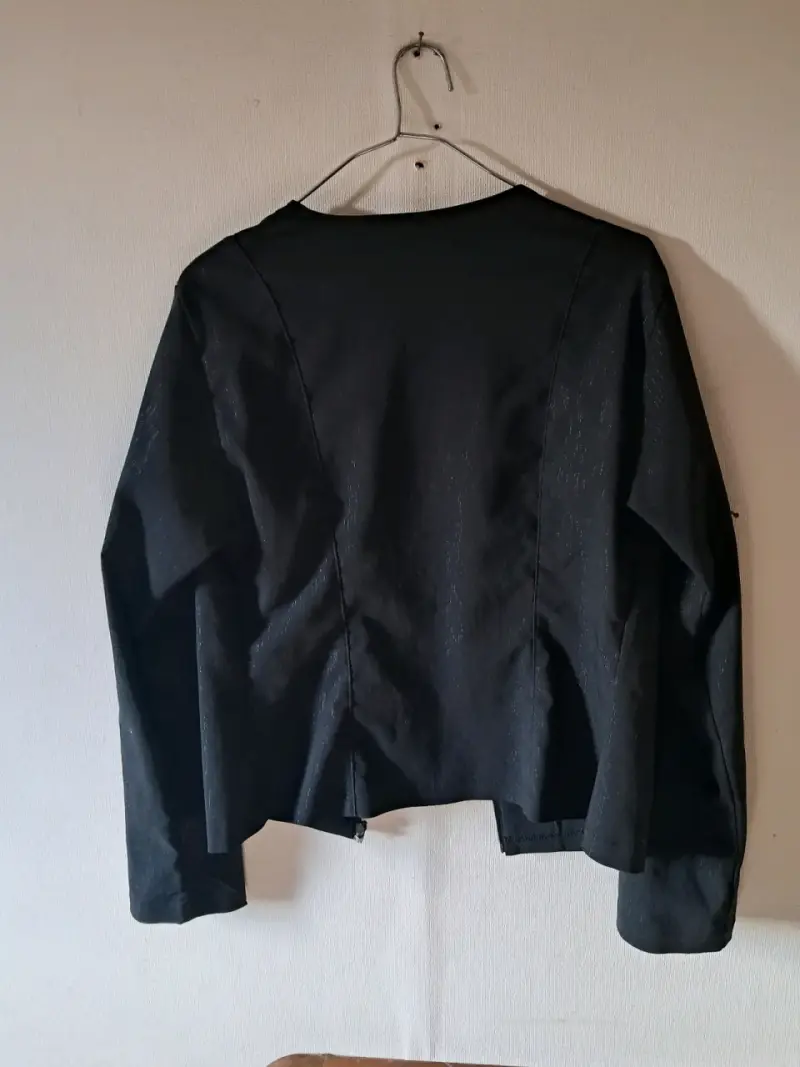 Chaqueta negra elegante para mujer - 2