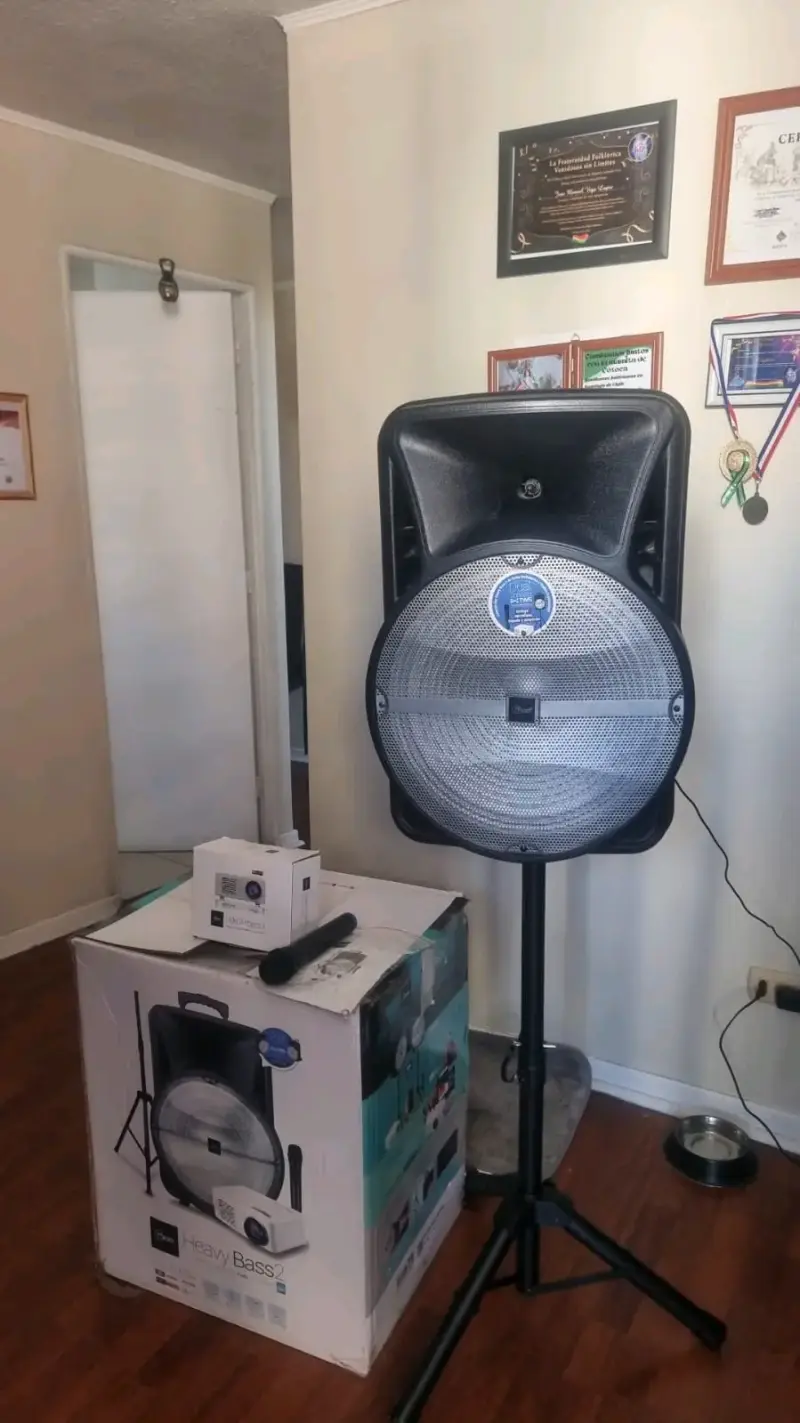 Parlante Bluetooth con Micrófono Heavy Bass 2 - 1