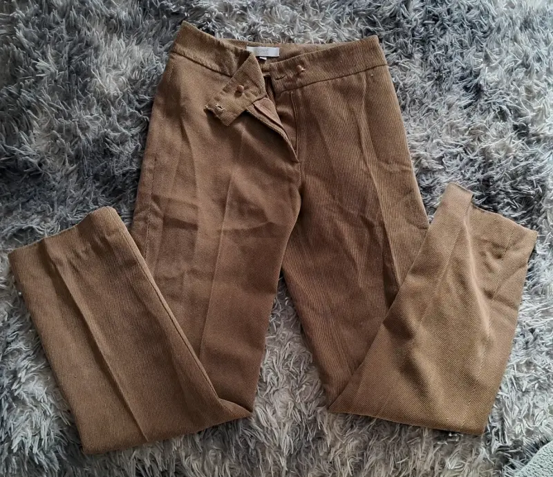 Pantalones de pana marrón para hombre