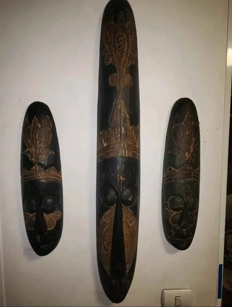 Conjunto de Máscaras Decorativas de Madera Tallada - 1