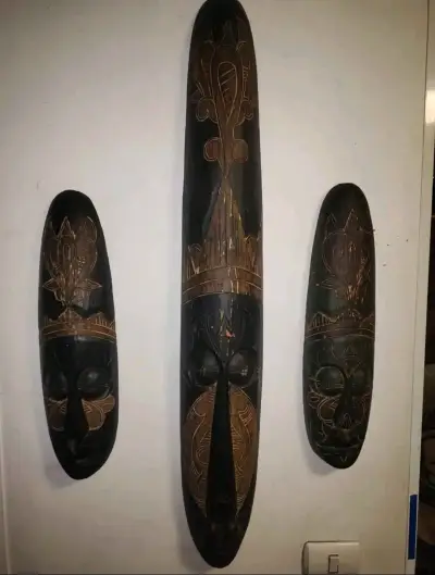 Conjunto de Máscaras Decorativas de Madera Tallada - miniatura 1