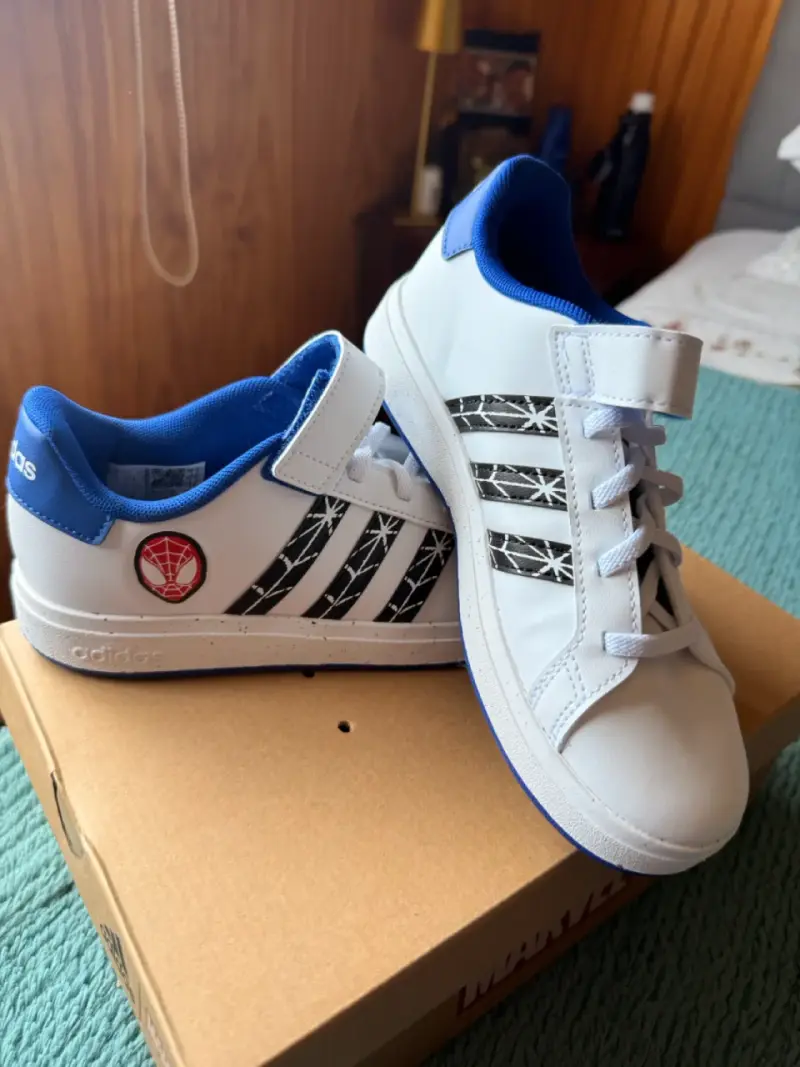 Zapatillas Adidas Marvel Spider-Man para niños - 2