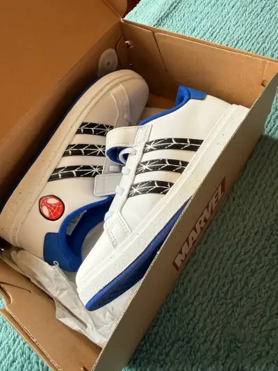 Zapatillas Adidas Marvel Spider-Man para niños - miniatura 3