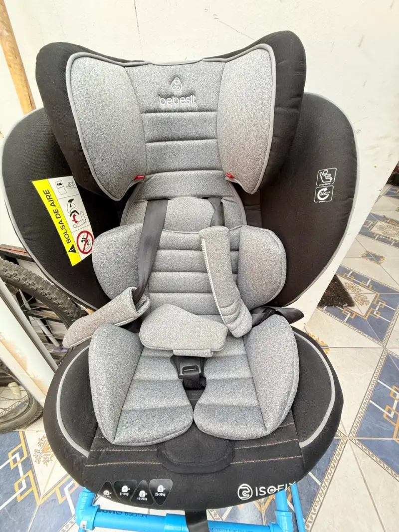 Silla de Auto Bebesit Isofix Gris y Negra - 2