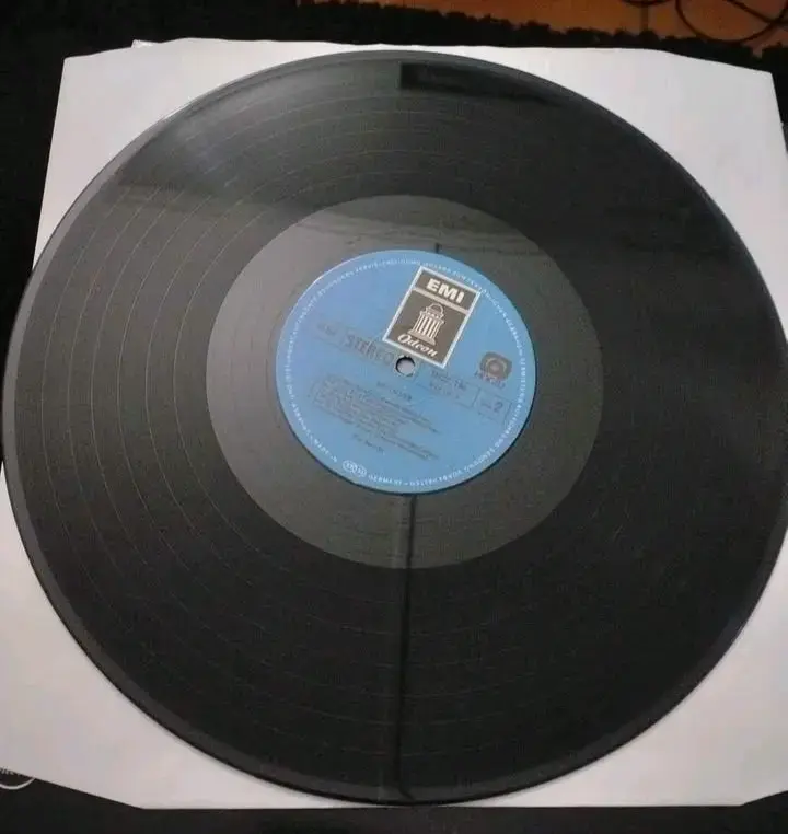Vinilo Revolver de The Beatles edición EMI Alemán - 3