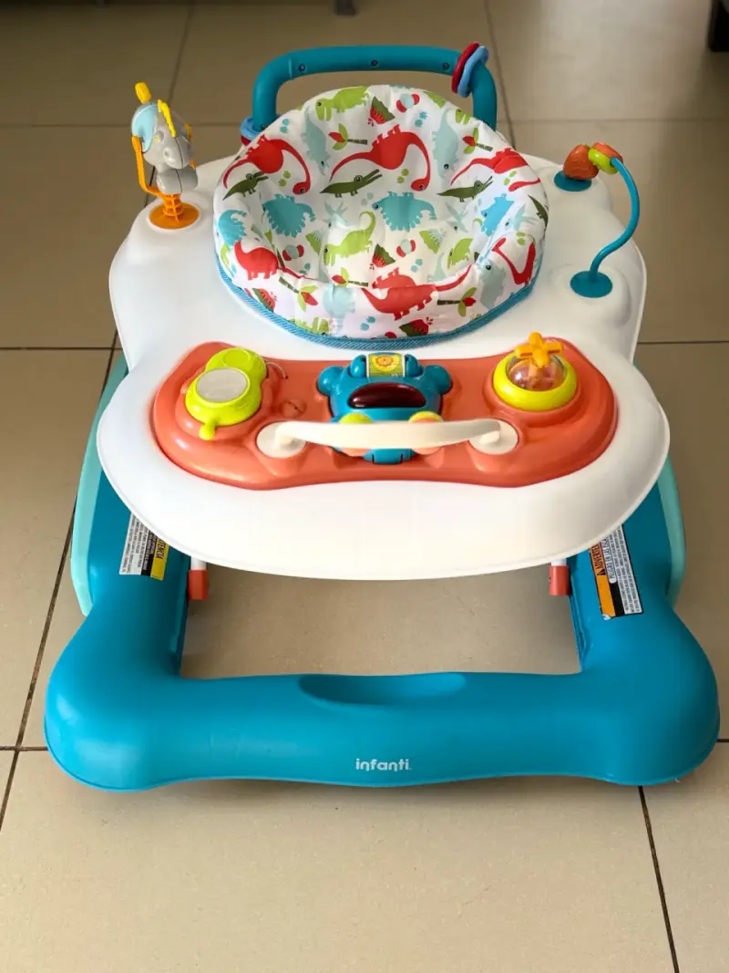 Andador de bebé Infanti con juguetes interactivos - 1
