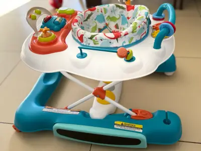 Andador de bebé Infanti con juguetes interactivos - miniatura 4